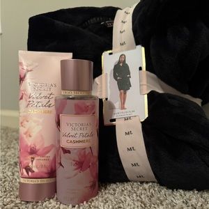 Vitoria Secret cozy set include Perfume, mist and Robe